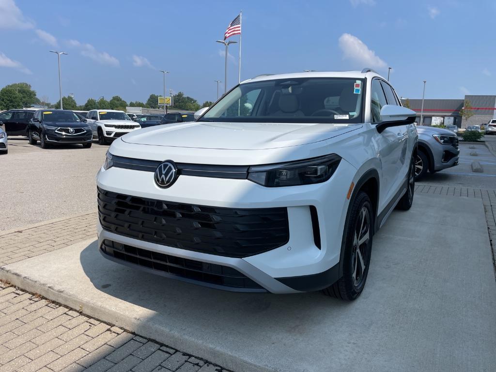 new 2025 Volkswagen Tiguan car, priced at $34,034