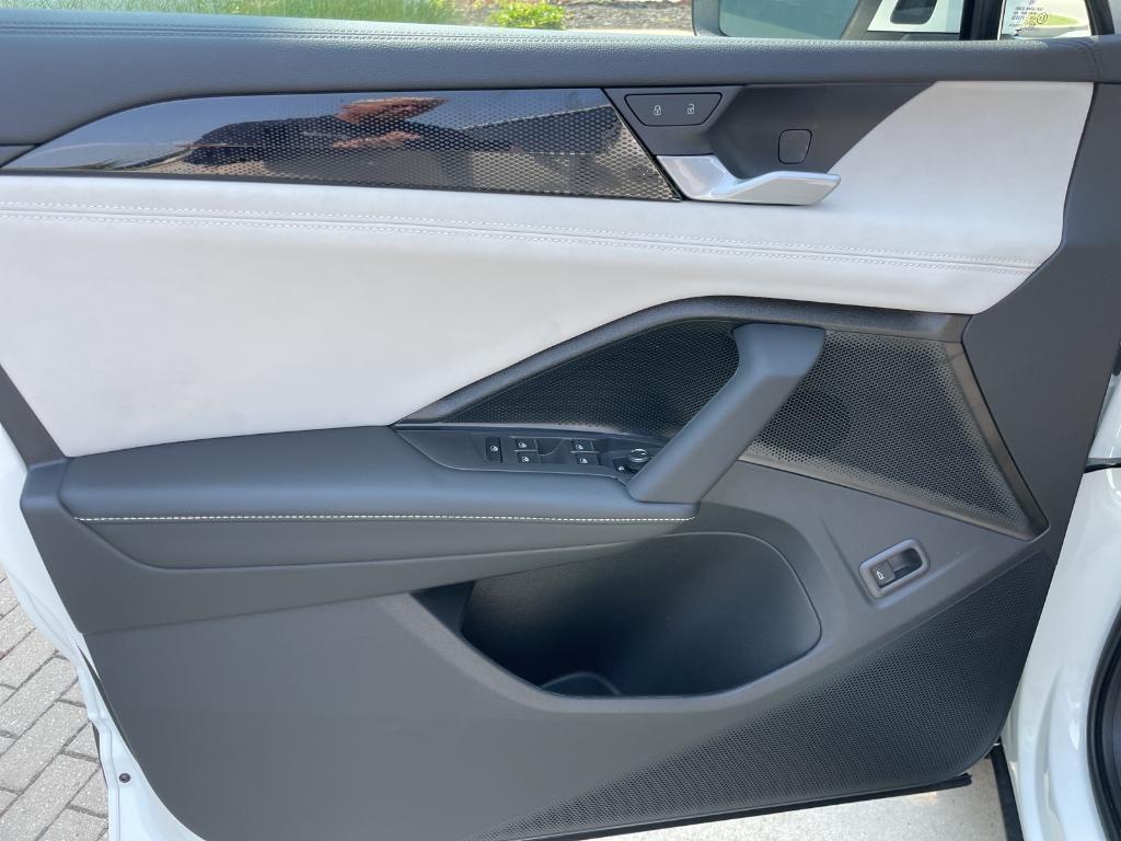 new 2025 Volkswagen Tiguan car, priced at $34,034