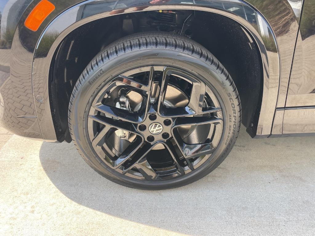 new 2025 Volkswagen Tiguan car, priced at $38,747