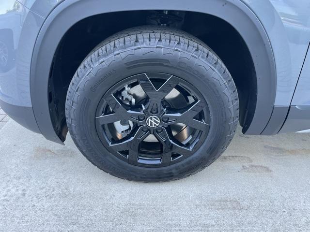 new 2025 Volkswagen Atlas car, priced at $44,680