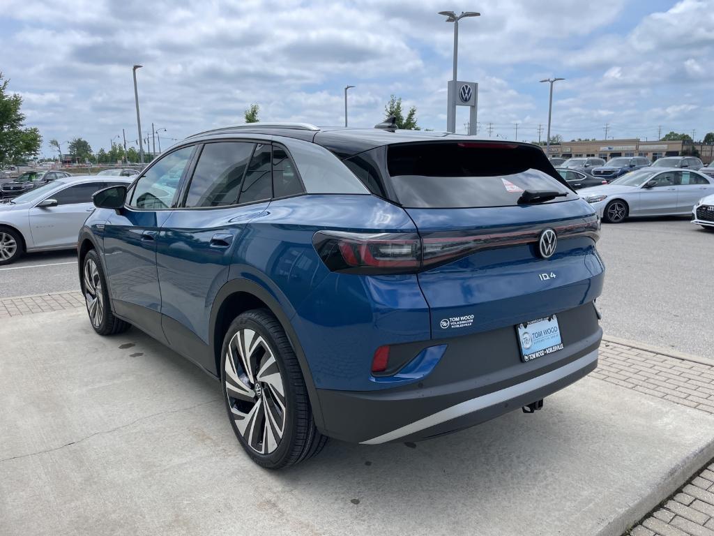 new 2025 Volkswagen ID.4 car, priced at $52,028