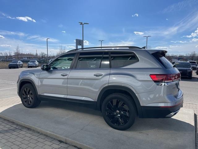 new 2025 Volkswagen Atlas car, priced at $48,052