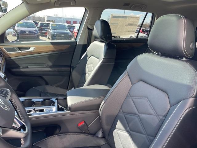new 2025 Volkswagen Atlas car, priced at $48,052