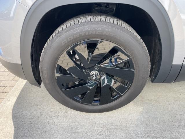 new 2025 Volkswagen Atlas car, priced at $48,052