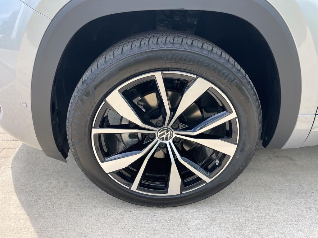 new 2025 Volkswagen Atlas car, priced at $50,766
