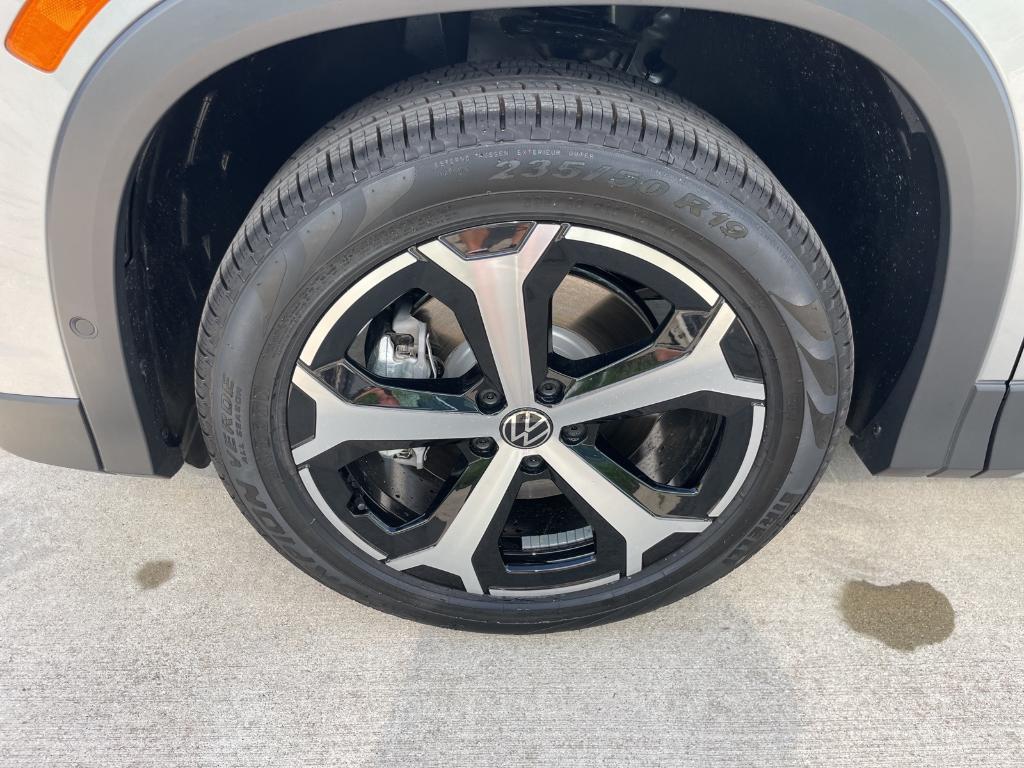 new 2025 Volkswagen Tiguan car, priced at $33,002