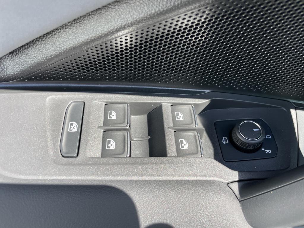 new 2025 Volkswagen Tiguan car, priced at $33,002