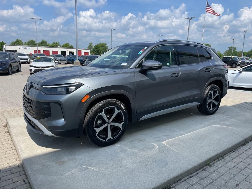 new 2025 Volkswagen Tiguan car, priced at $32,300