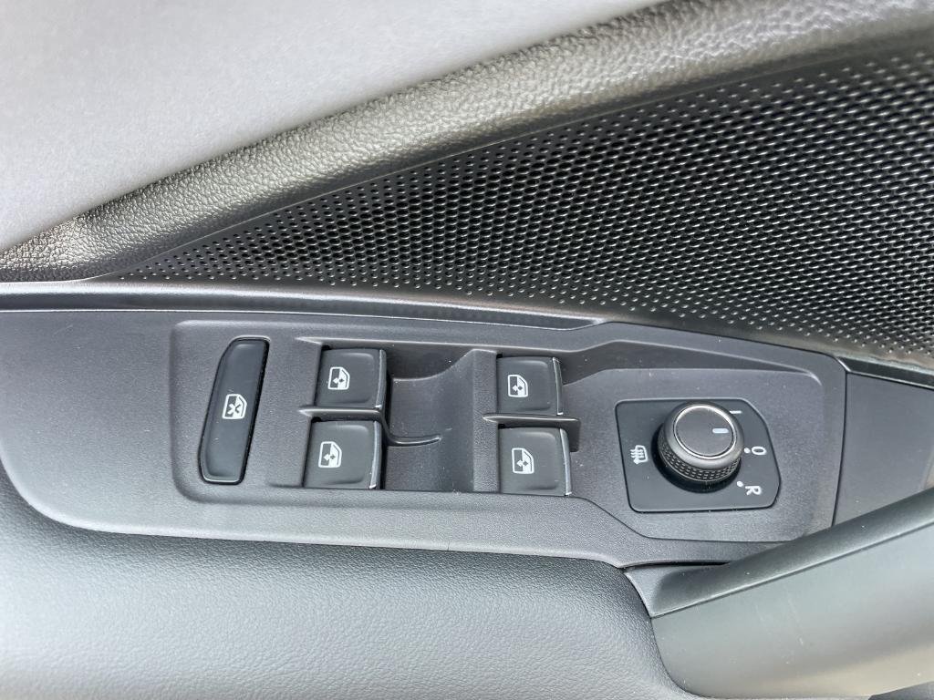 new 2025 Volkswagen Tiguan car, priced at $32,300