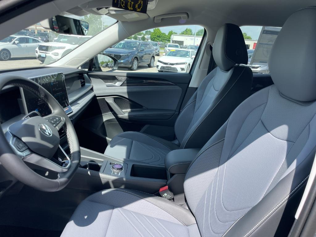new 2025 Volkswagen Tiguan car, priced at $32,300