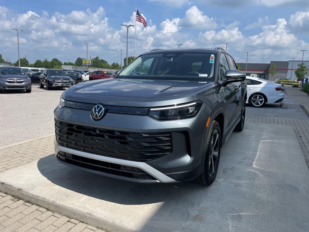new 2025 Volkswagen Tiguan car, priced at $32,300