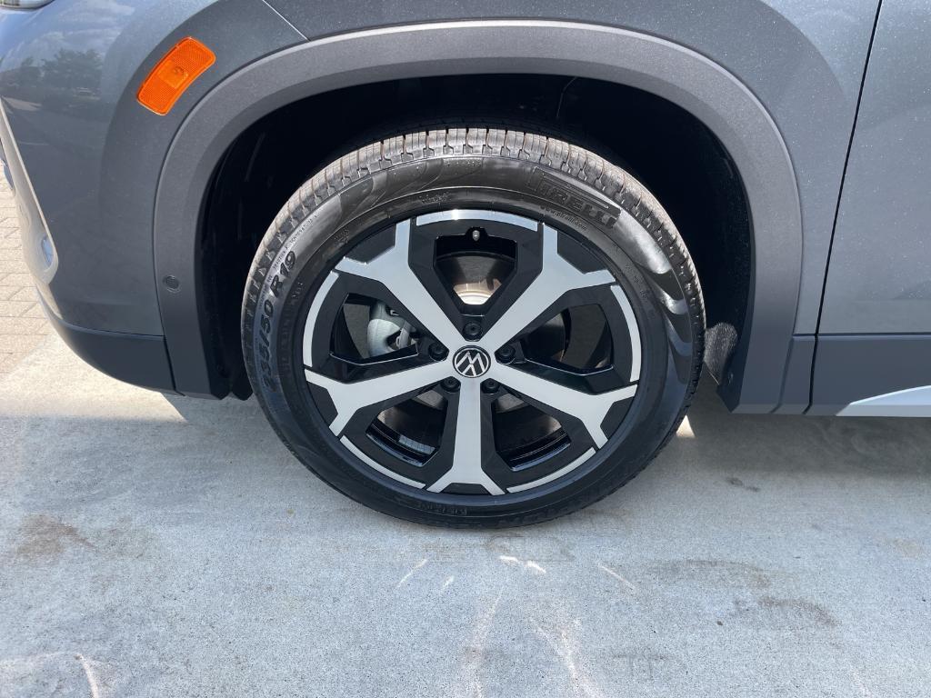 new 2025 Volkswagen Tiguan car, priced at $32,300