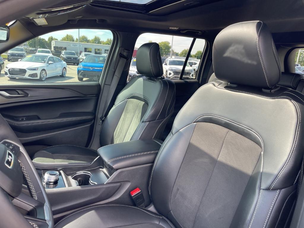 used 2024 Jeep Grand Cherokee car, priced at $39,249