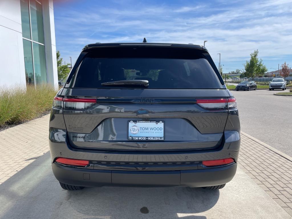 used 2024 Jeep Grand Cherokee car, priced at $39,249