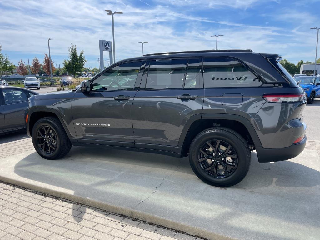 used 2024 Jeep Grand Cherokee car, priced at $39,249