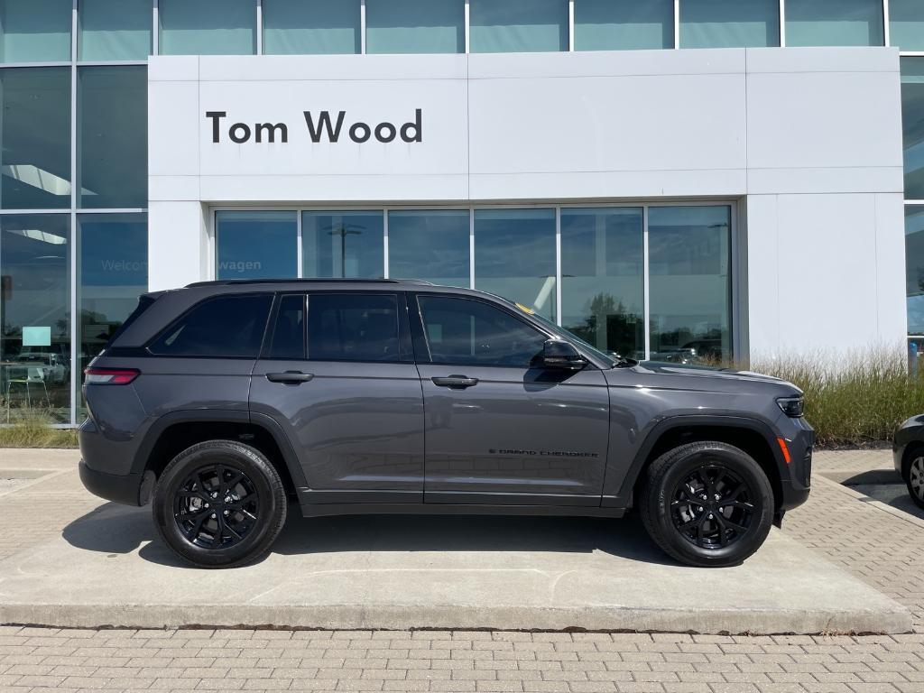 used 2024 Jeep Grand Cherokee car, priced at $39,249