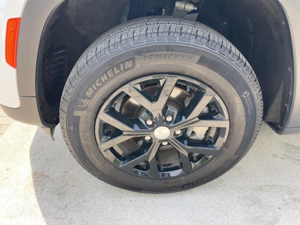 used 2024 Jeep Grand Cherokee car, priced at $37,992