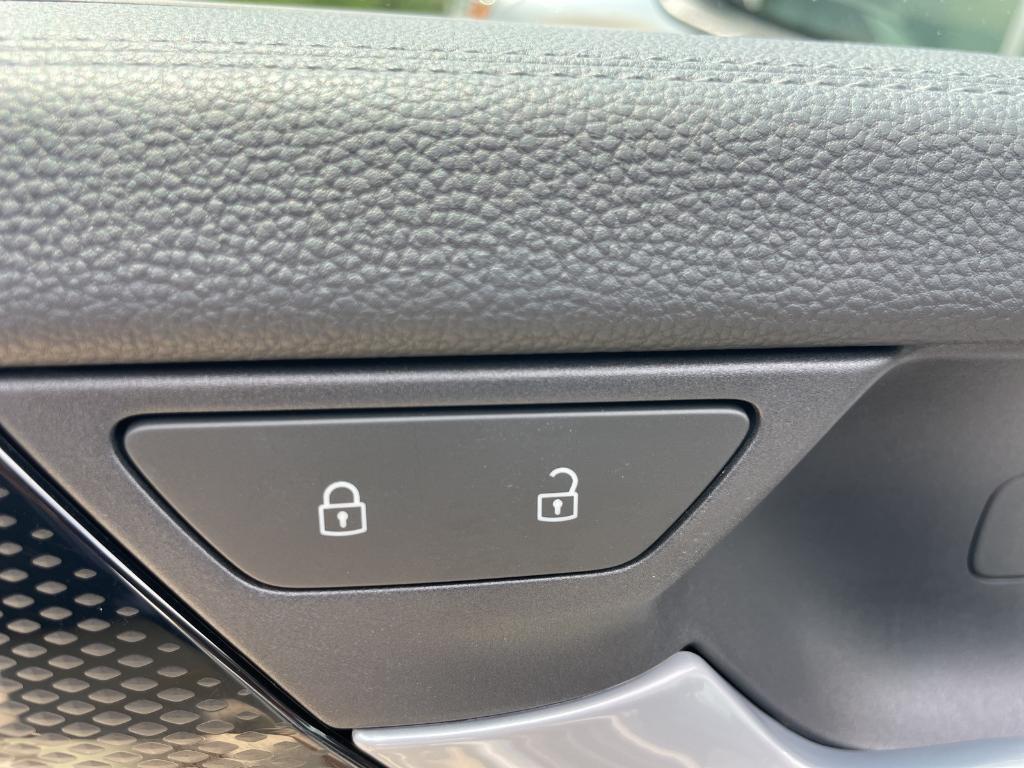 new 2025 Volkswagen Tiguan car, priced at $33,002