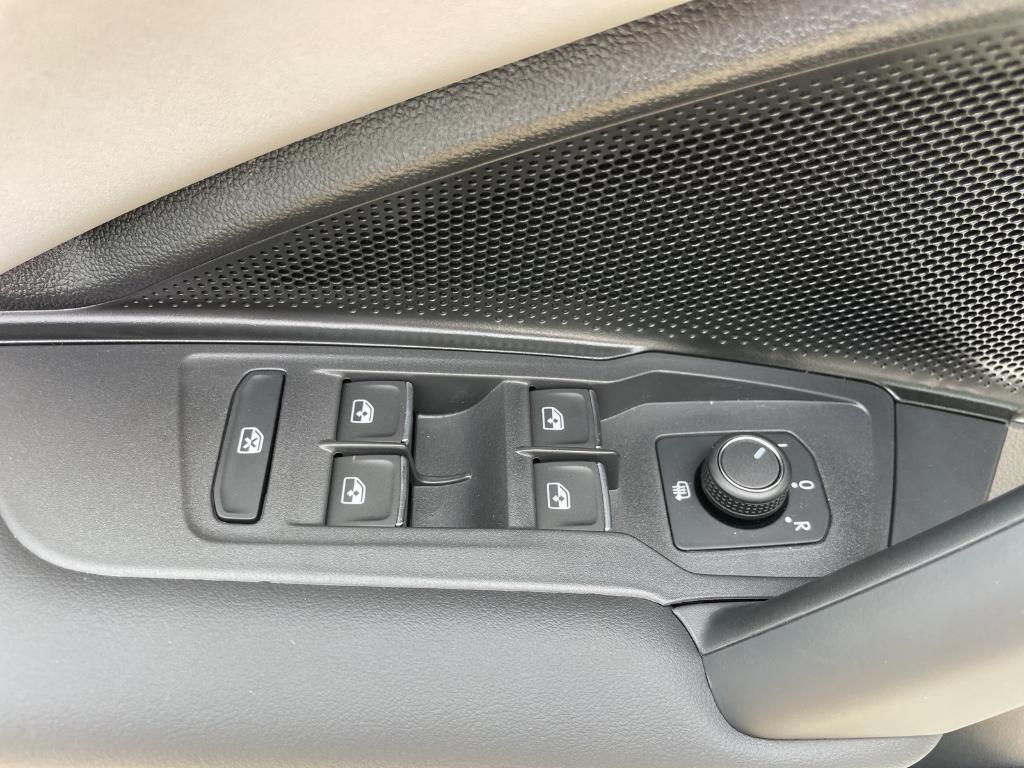 new 2025 Volkswagen Tiguan car, priced at $33,002