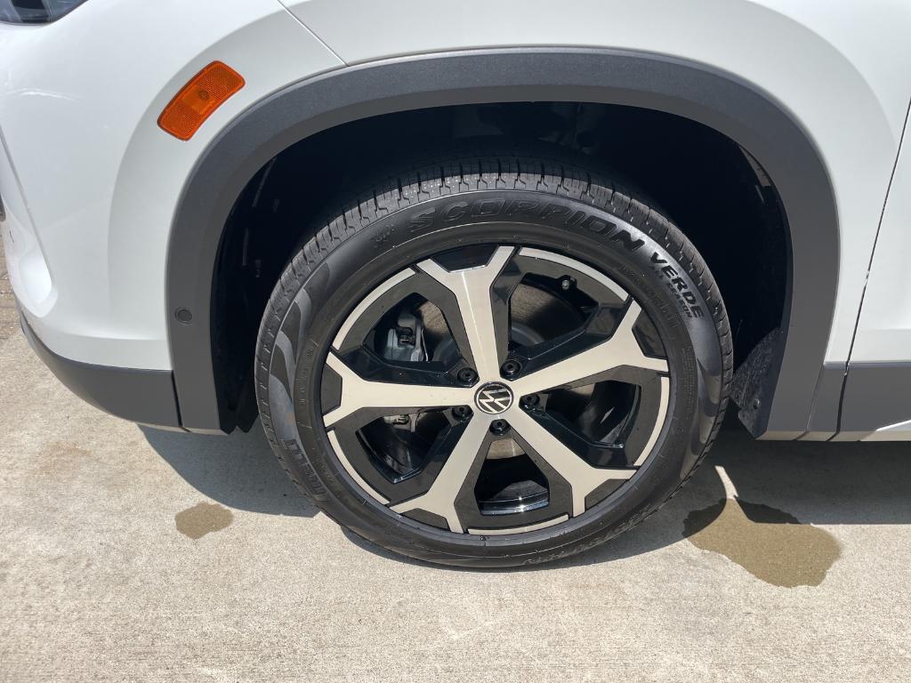 new 2025 Volkswagen Tiguan car, priced at $33,002