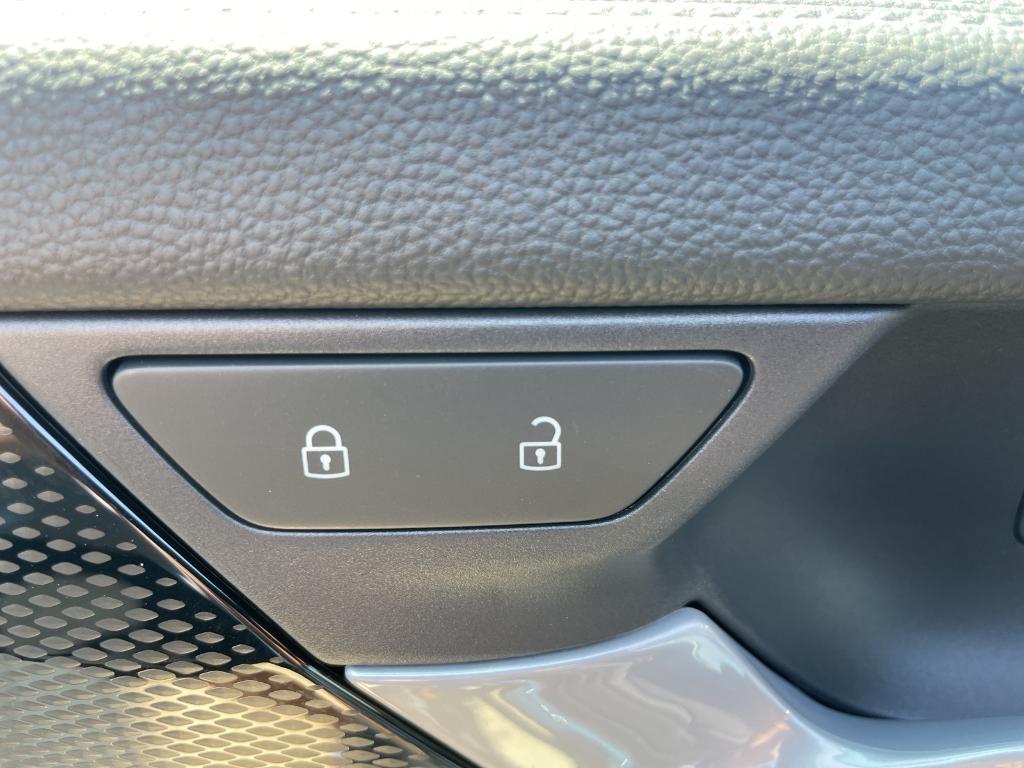 new 2025 Volkswagen Tiguan car, priced at $39,831