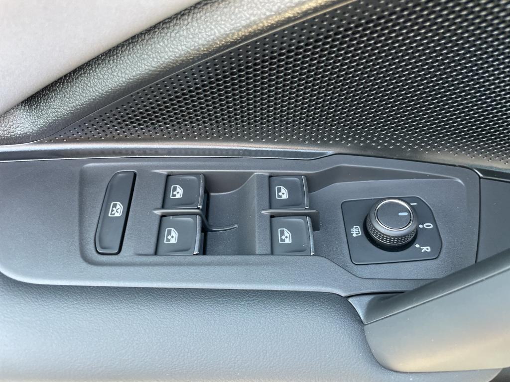 new 2025 Volkswagen Tiguan car, priced at $39,831