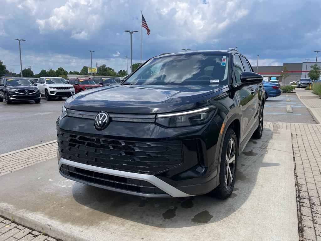 new 2025 Volkswagen Tiguan car, priced at $34,034