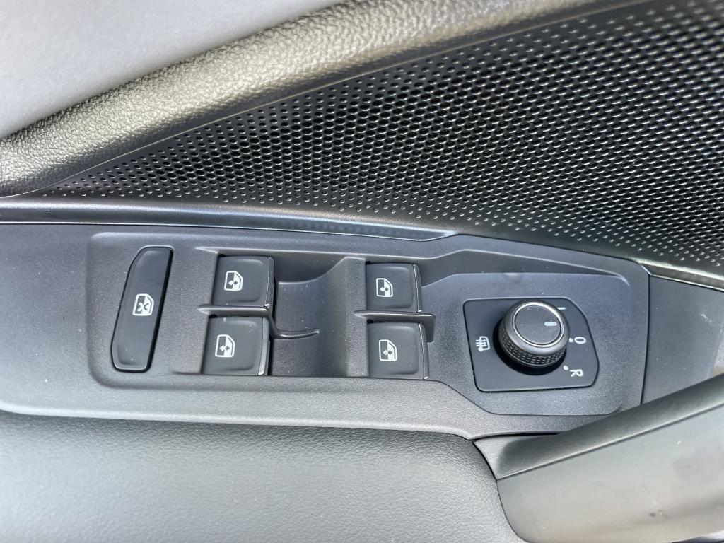 new 2025 Volkswagen Tiguan car, priced at $34,034