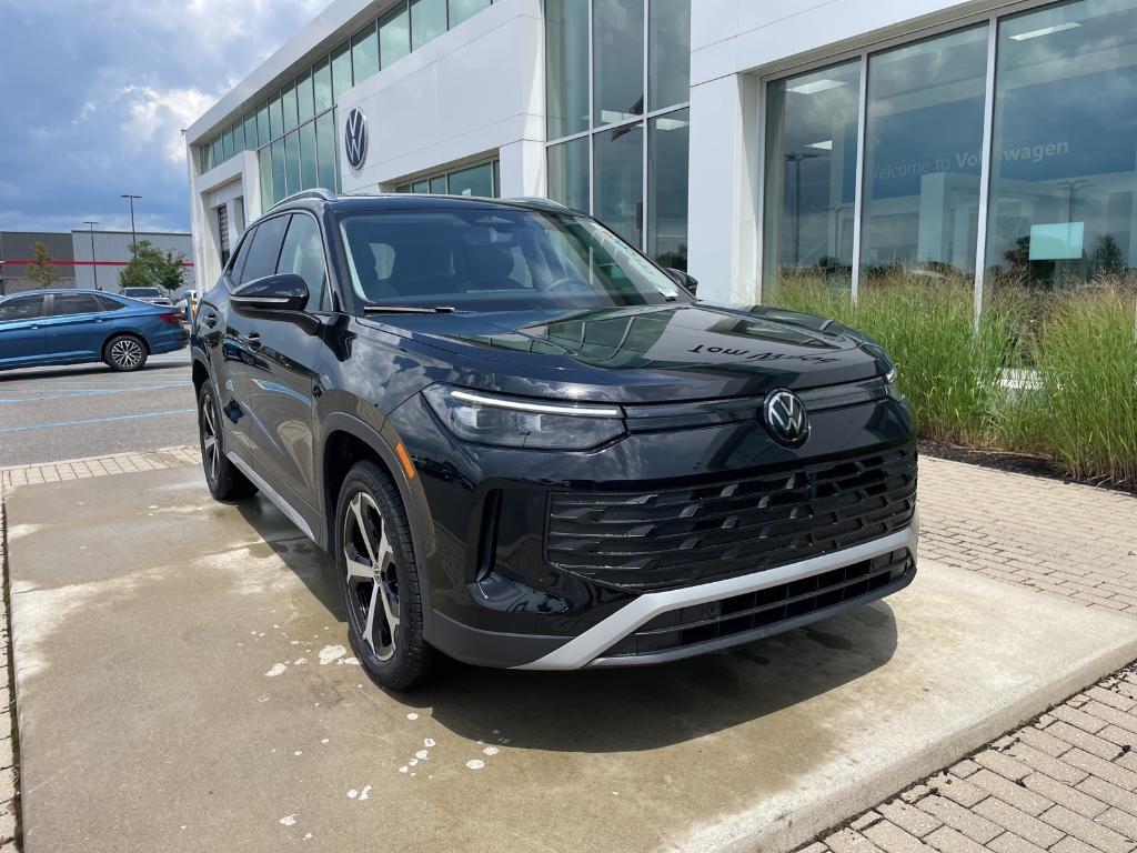 new 2025 Volkswagen Tiguan car, priced at $34,034