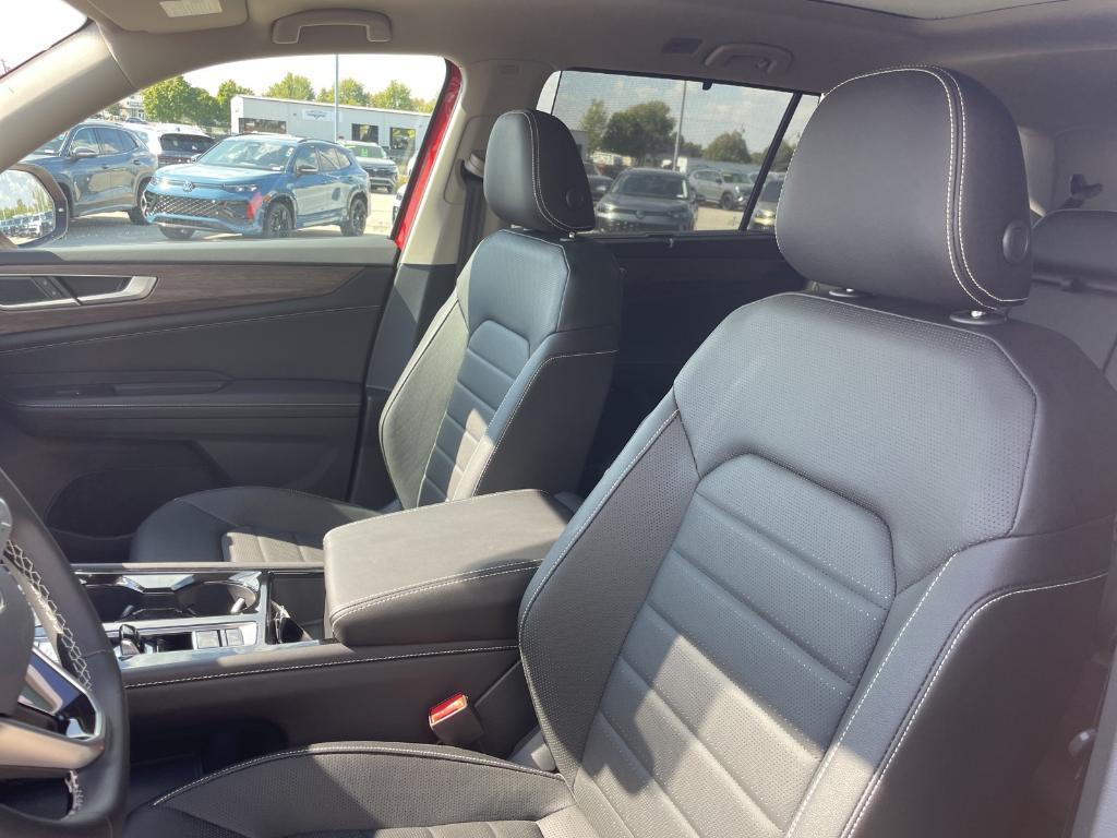 new 2025 Volkswagen Atlas car, priced at $46,093