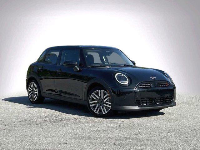 new 2025 MINI Hardtop car, priced at $36,595