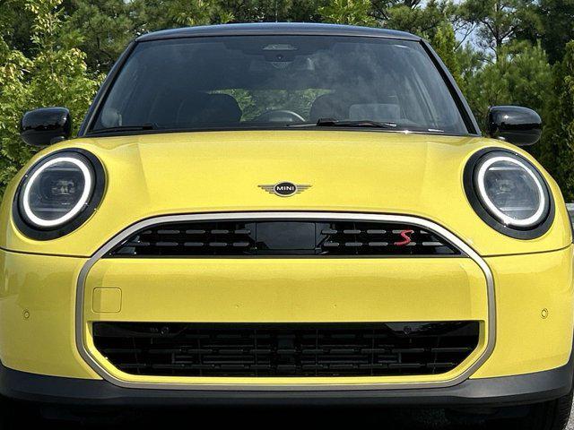 new 2025 MINI Hardtop car, priced at $35,895