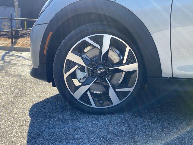 new 2025 MINI Hardtop car, priced at $34,895