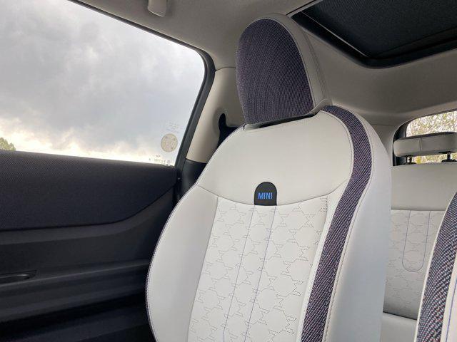 new 2025 MINI Hardtop car, priced at $37,600
