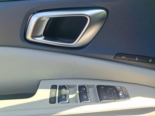 new 2025 Kia Carnival car, priced at $42,735