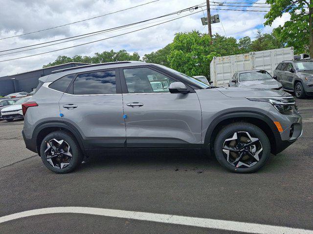 new 2025 Kia Seltos car, priced at $30,185