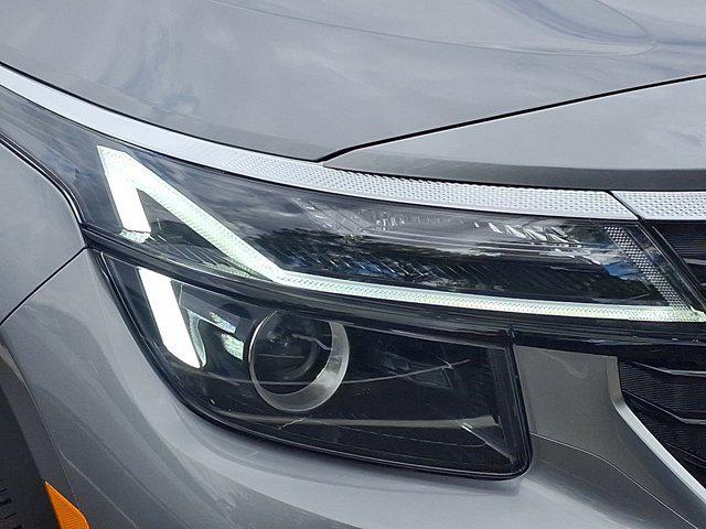 new 2025 Kia Seltos car, priced at $30,185