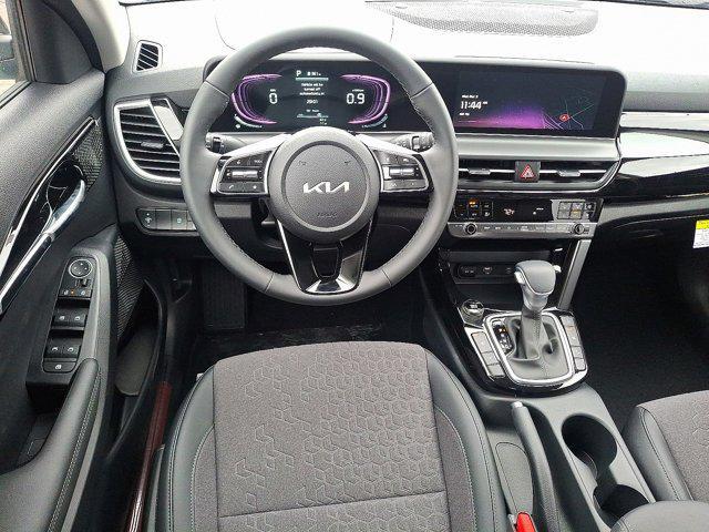 new 2025 Kia Seltos car, priced at $28,410