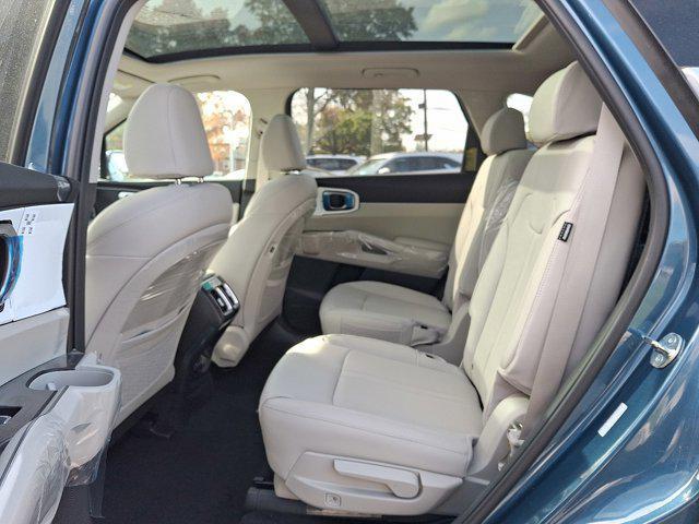 new 2025 Kia Sorento Plug-In Hybrid car, priced at $51,195