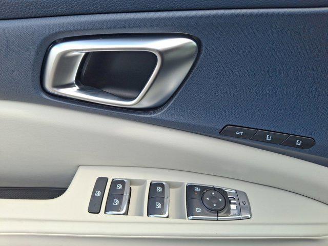 new 2025 Kia Carnival car, priced at $42,735