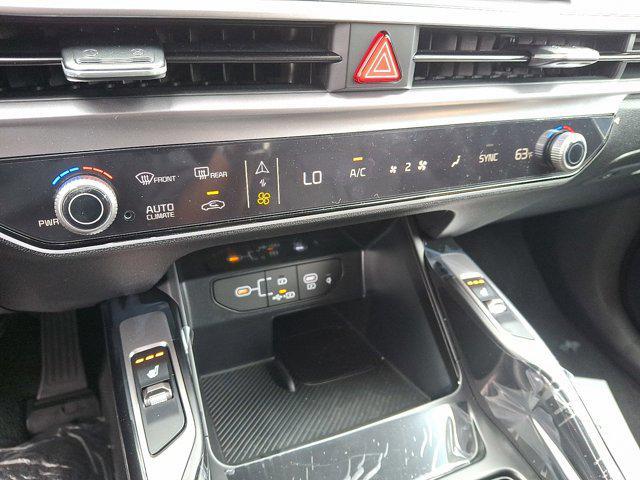 new 2025 Kia Sorento car, priced at $36,880