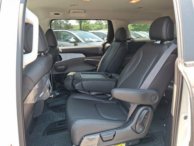 new 2025 Kia Carnival car, priced at $41,030