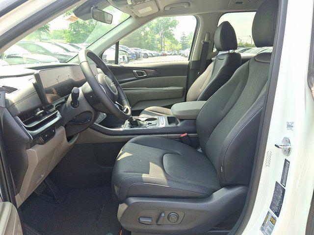 new 2025 Kia Carnival car, priced at $40,655