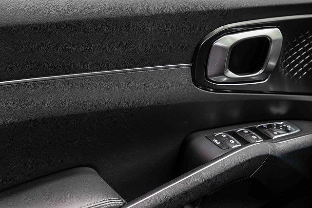 used 2025 Kia Sorento car, priced at $31,877