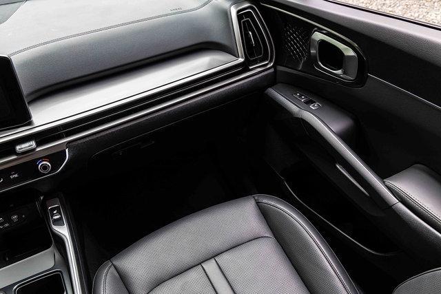 used 2025 Kia Sorento car, priced at $31,877