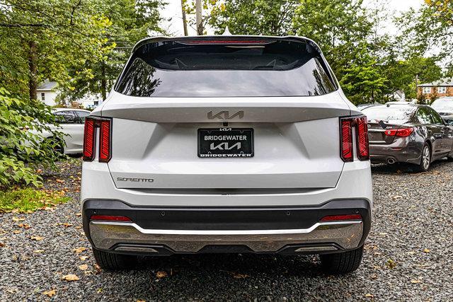 used 2025 Kia Sorento car, priced at $31,877