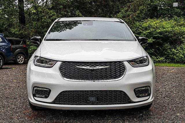 used 2025 Chrysler Pacifica car, priced at $33,895