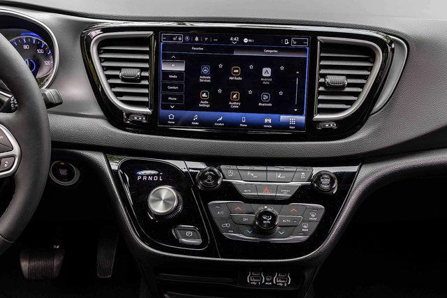 used 2025 Chrysler Pacifica car, priced at $33,895