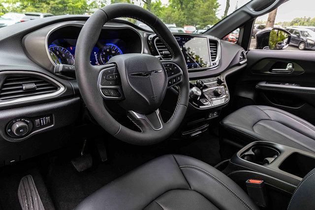 used 2025 Chrysler Pacifica car, priced at $33,895