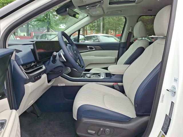 new 2025 Kia Carnival Hybrid car, priced at $51,470